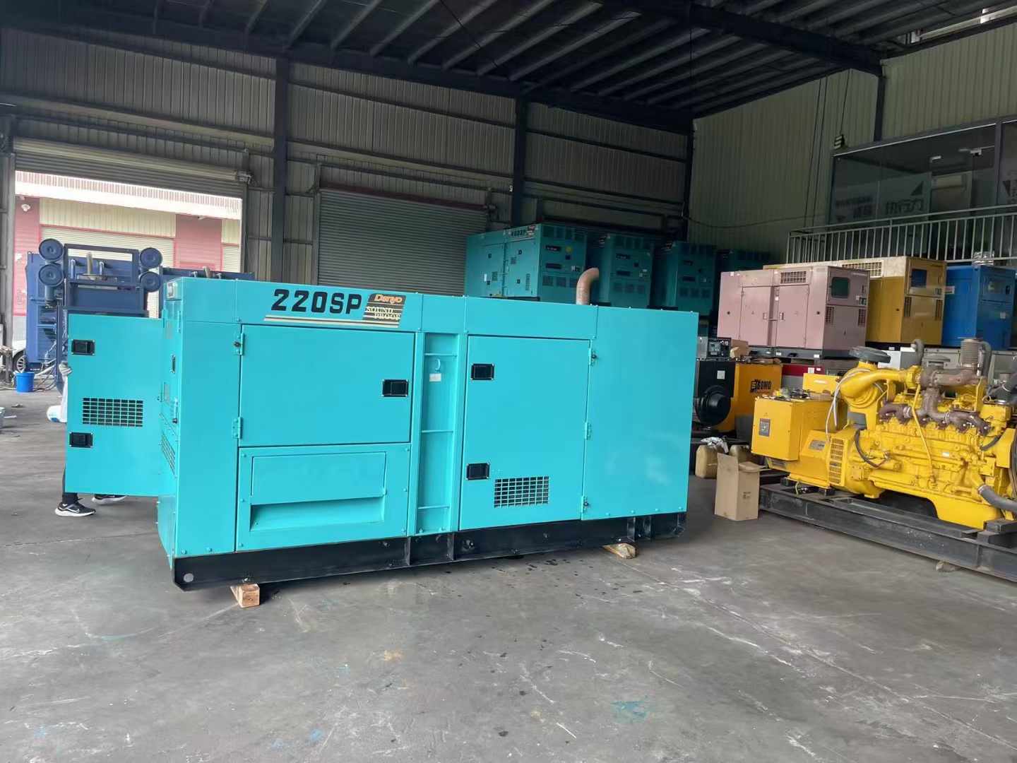 五台800kW 柴油发电机的输出电流波动范围是多少?